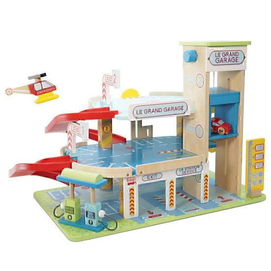 Le Grand Wooden Garage