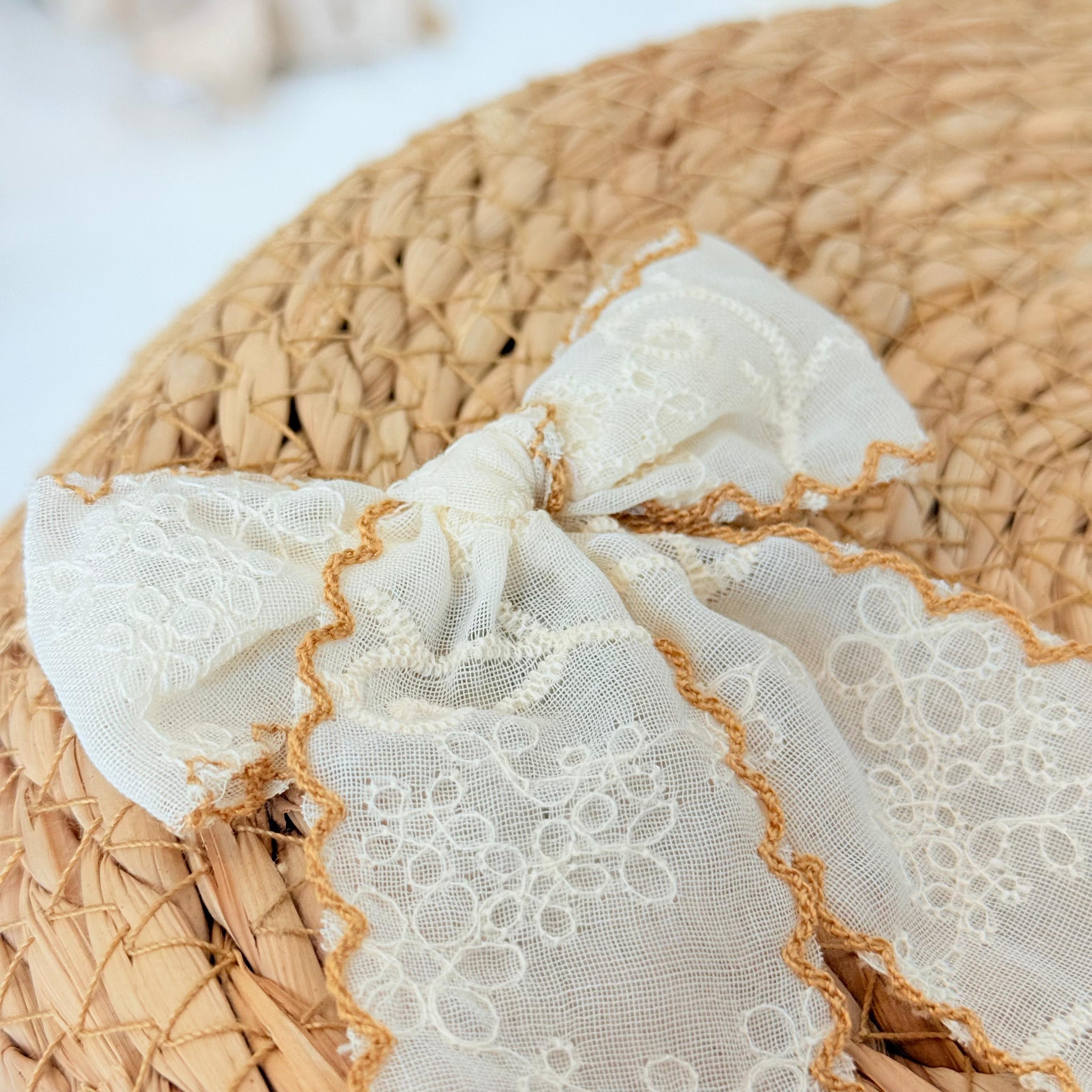 Lace bow