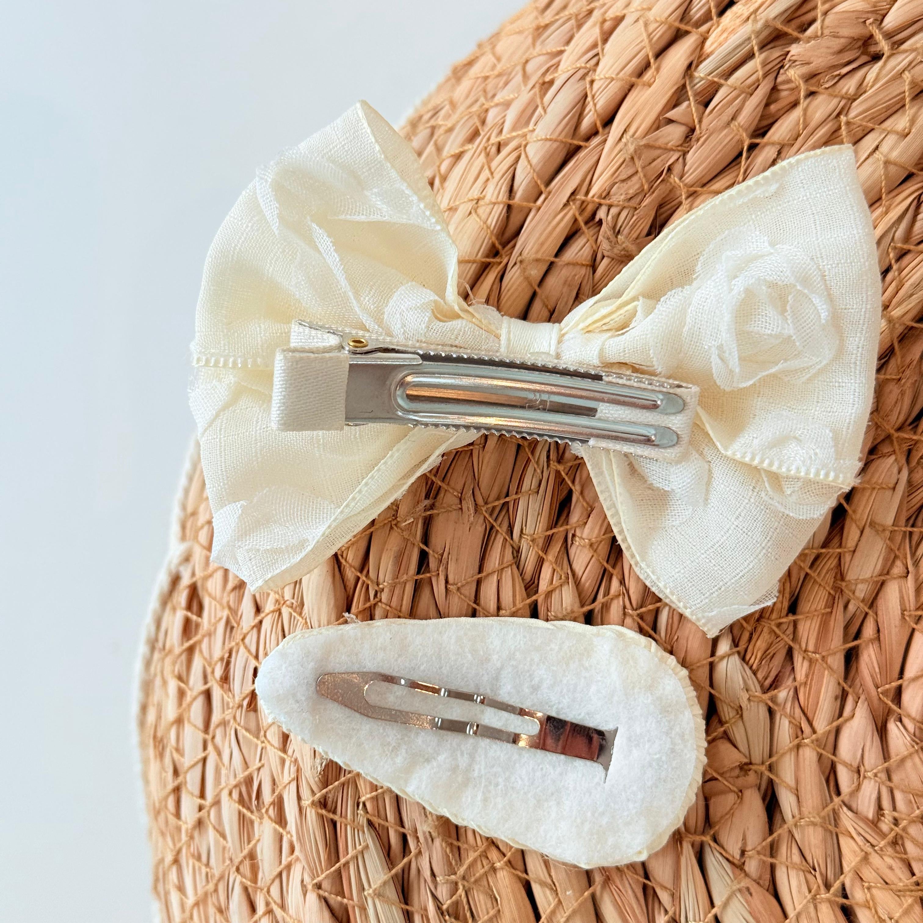 Cream bow w/ clip