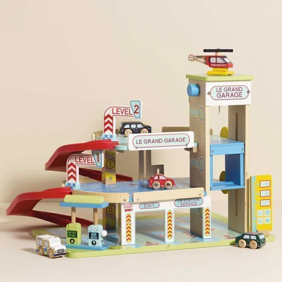 Le Grand Wooden Garage